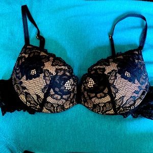 VICTORIA’S SECRET PUSHUP LACE BLACK BRA